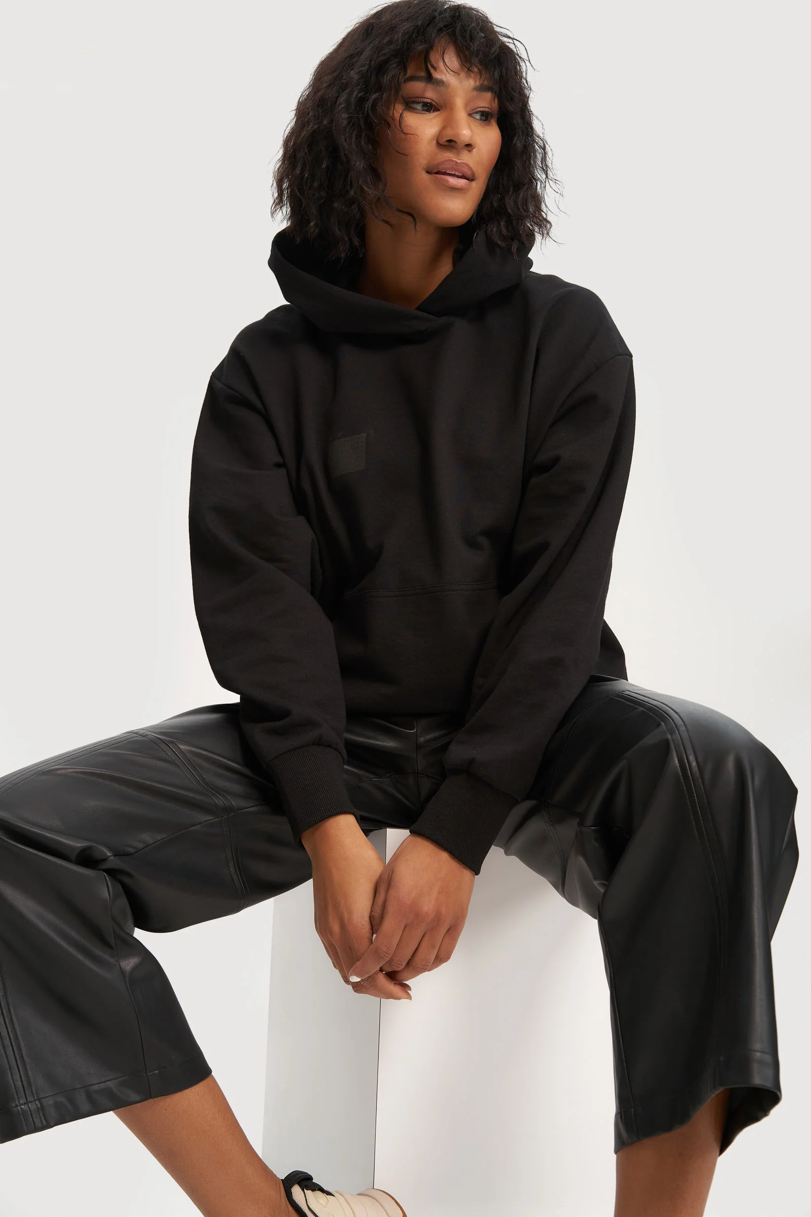 Reign-03 - Image 8