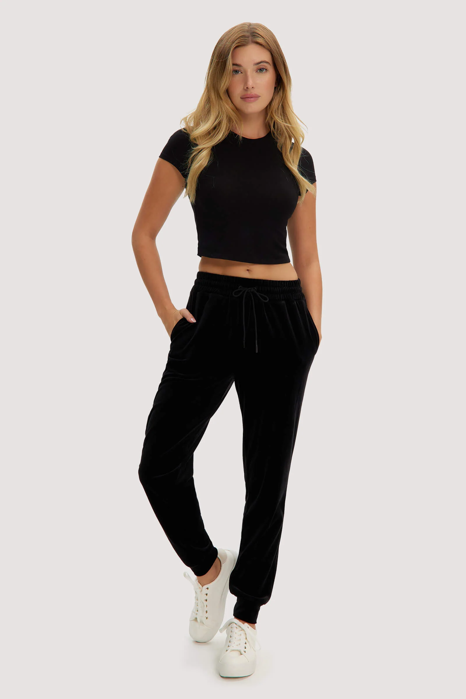 Gina Pant - Image 16